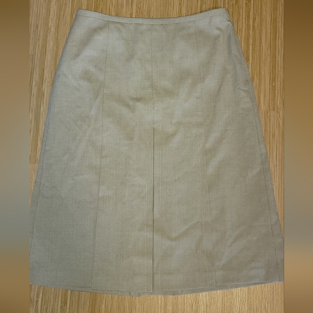 Ann Taylor Pleated midi skirt size 4. Camel/tan